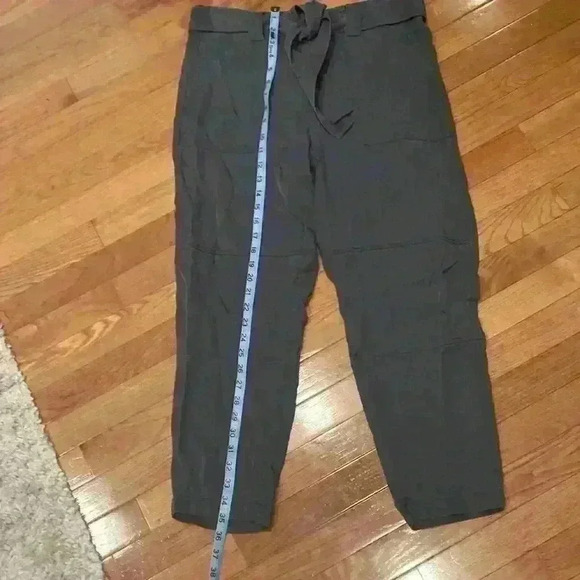 Banana Republic, belted, gray cropped joggers size 8 - Picture 6 of 7